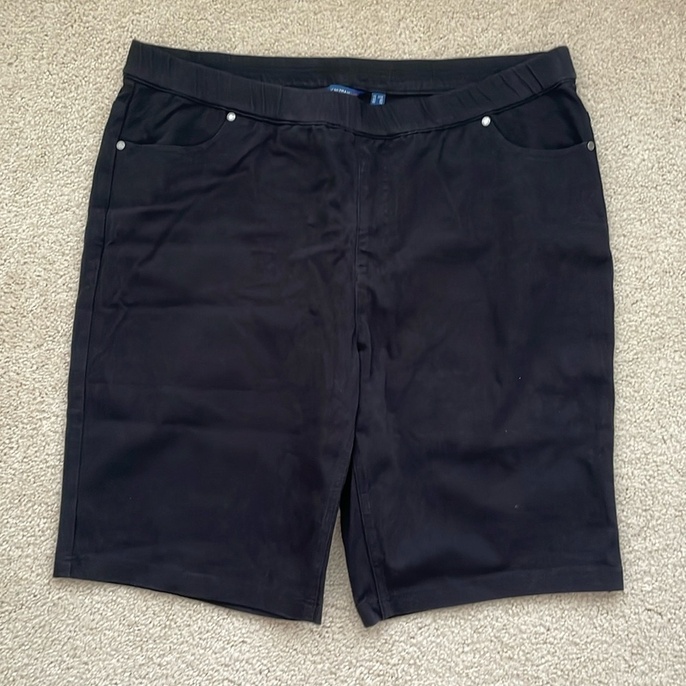 Isaac Mizrahi Black Bermuda Shorts - Size 22W